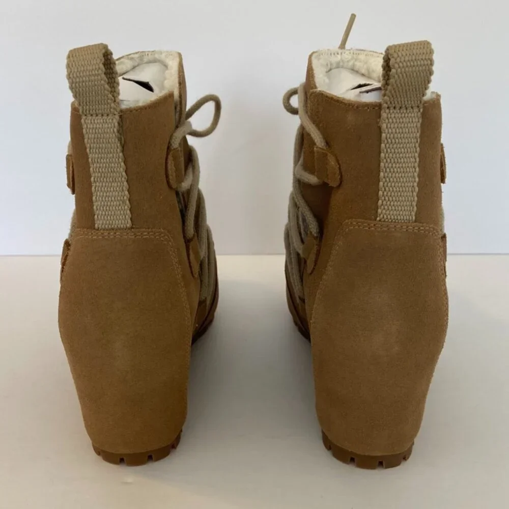 NWT Merrell Camel Moab Wedge Polar Boot